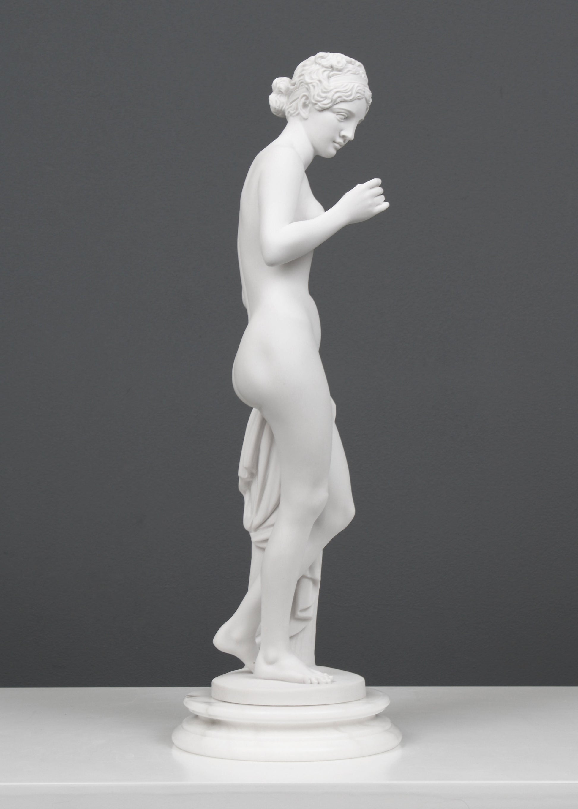 Venus with the Apple Statue by Bertel Thorvaldsen