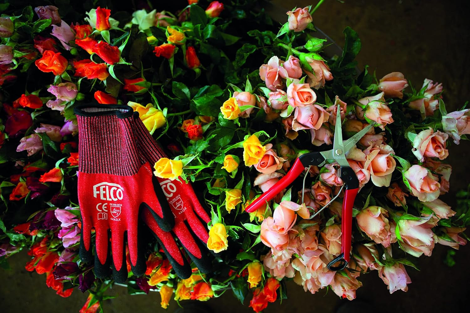 F322 Pruning Snips – 9.84" Swiss-Made Garden Clippers with Curved Blade & Rounded Tip | Pruning Shears for Gardening | Garden Snips and Pruners with Carbon Steel Blade, Sap Groove