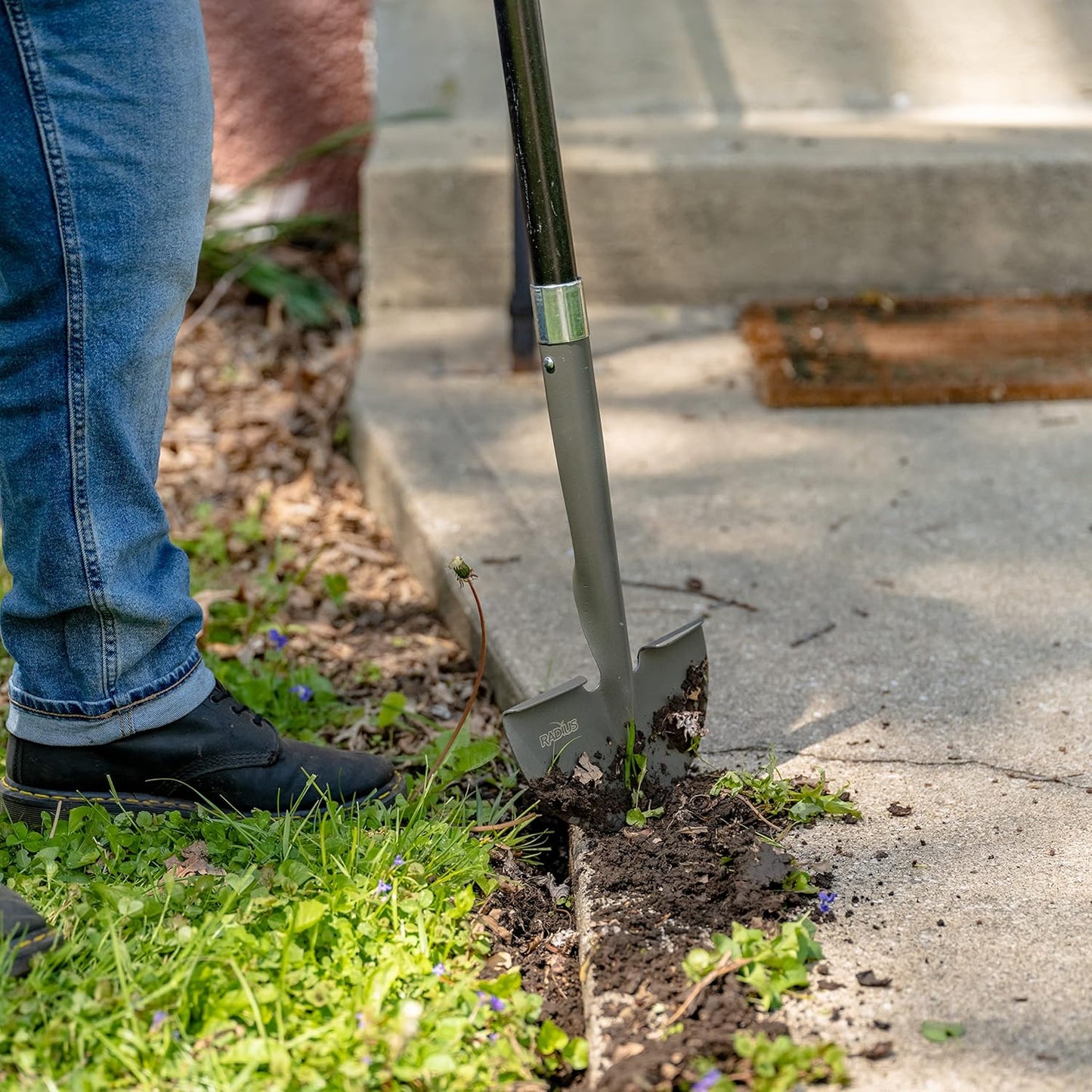 25611 Pro-Lite Ergonomic Carbon Steel Edger, Red