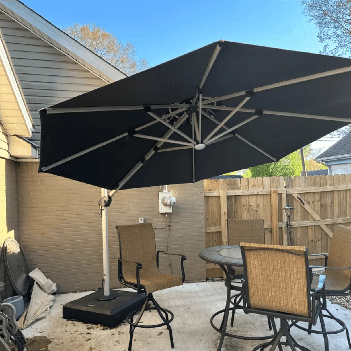 Round Cantilever Umbrella with Base, Outdoor Umbrellas with Lights