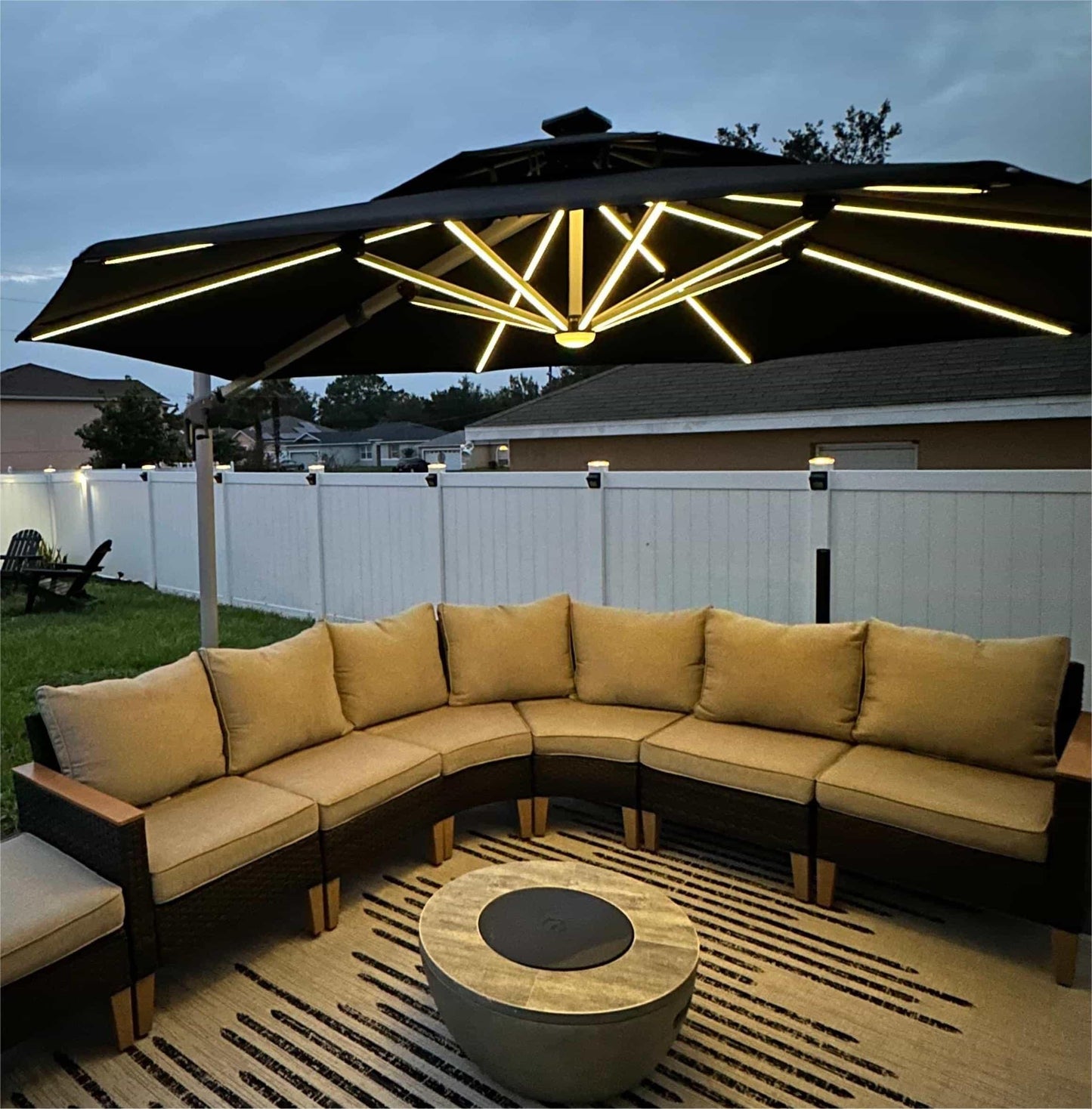 Round Cantilever Umbrella with Base, Outdoor Umbrellas with Lights